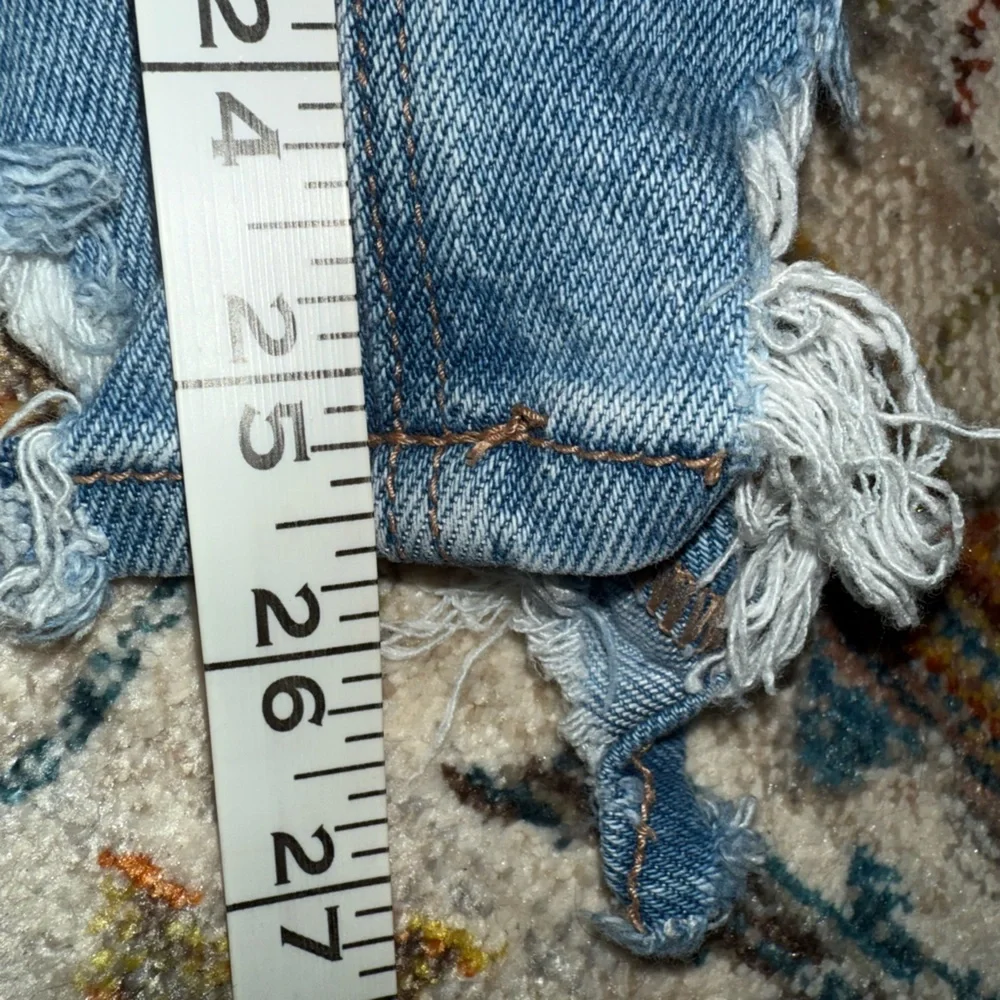 American Eagle Outfitters Blue Mom Jeans Distressed Size 4 Short - Picture 5 of 8